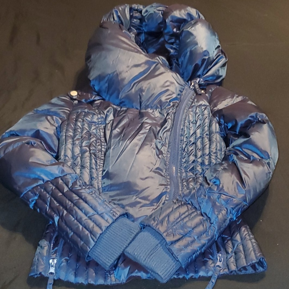 Very cute Bebe Jacket - Picture 2 of 5